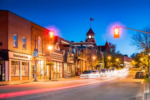 Huntsville Ontario street, restaurants, stores, theatre